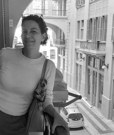 <strong>ERICA SALATINI</strong> - CICLO DE LEITURAS ITALIANAS - ENTRE AMOR E DESENCANTO: PERSPECTIVAS DO FEMININO NO ROMANCE ITALIANO